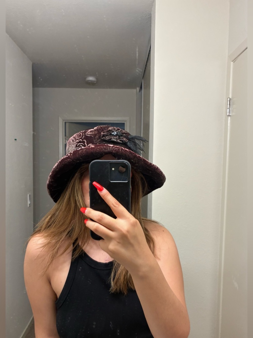 Vintage-Style Brown Velvet Floral Hat with Feather Accent - Picture 9 of 9
